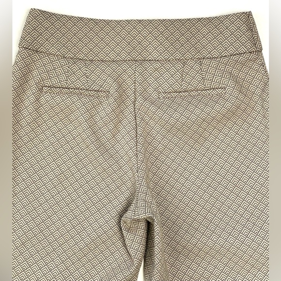Apt. 9 Brynn Women’s Gray Pattern Cropped Pull On Stretch Pants Size 8 - Picture 4 of 13